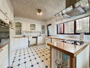 Kitchen- click for photo gallery